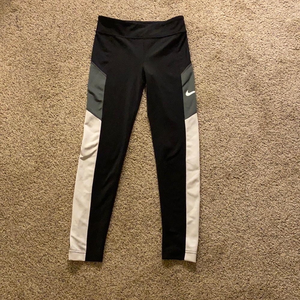 Nike girls medium leggings